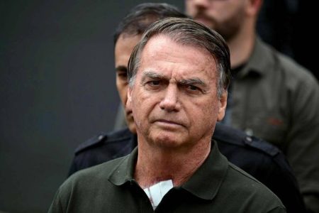 Jair Bolsonaro apresenta melhora na função renal, mas segue na UTI em Brasília