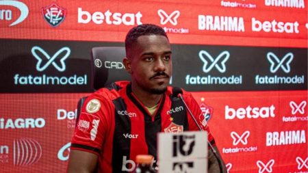 Vitória confirma lesão de Edu após Ba-Vi; zagueiro passará por cirurgia