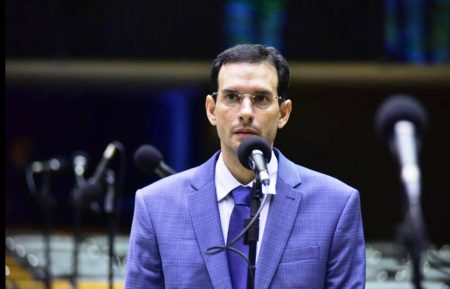 Comissão especial deve apresentar proposta sobre escala 6×1 ainda em maio, diz relator