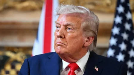 “Pedaço de gelo mal administrado”: Trump ataca Otan e ameaça retaliação contra aliados