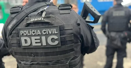 Mulher é presa por suposto envolvimento em sequestro relâmpago em Salvador