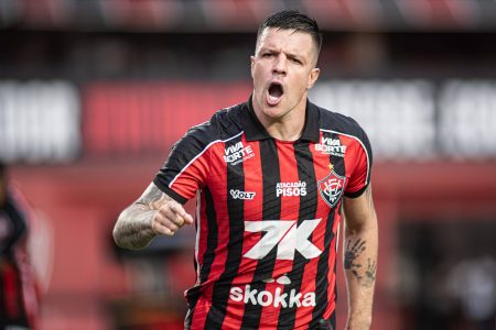 Vitória pode perder Renato Kayzer de graça após recusa de renovação