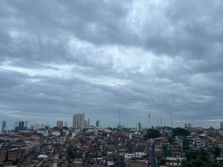 Salvador terá semana de chuvas frequentes com risco de temporais até domingo (26)