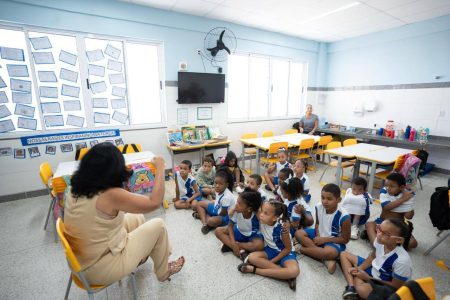 Prefeitura de Salvador propõe reajuste do piso docente e cria programa educacional