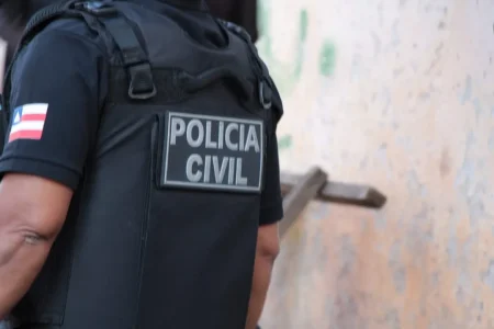 Homem é preso por agredir familiares e matar cachorro da família