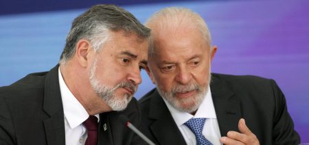 Lula anuncia Paulo Pimenta como novo líder do governo na Câmara