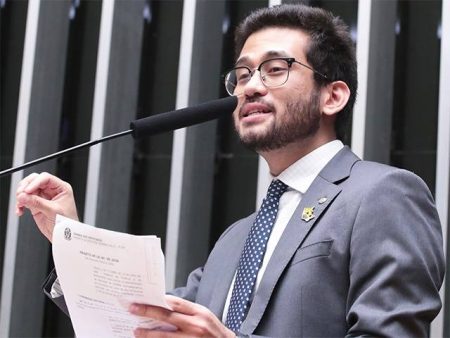 “Coragem para apresentar carteira assinada ele não tem”, deputados trocam farpas sobre a PEC