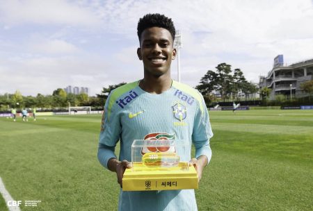 Lesão de Estevão preocupa Brasil e pode ameaçar presença na Copa do Mundo