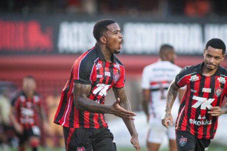 STJD concede efeito suspensivo e Cacá fica à disposição do Vitória contra o Atlético-MG