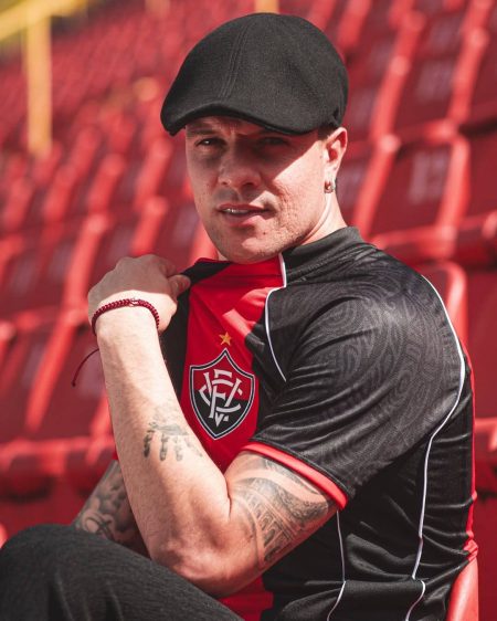 Vitória apresenta novo uniforme para a temporada 2026