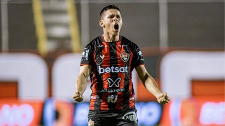 “Temos que competir mais”: Osvaldo cobra postura do Vitória antes de enfrentar o Atlético-MG