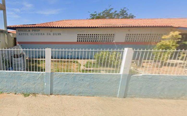 Professor é afastado após episódio de nudez em sala de aula no interior da Bahia