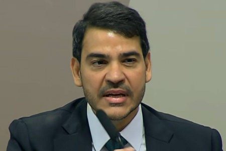 Em sabatina ao STF, Jorge Messias afirma ser contra o aborto e rejeita “ativismo judicial”