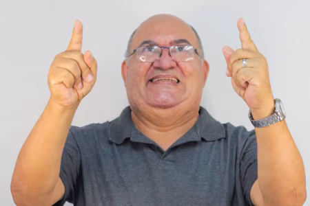 Velório de Manuel Messias mobiliza imprensa e clubes no Campo Santo