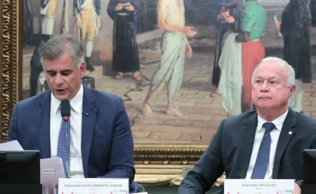 PEC que acaba com a escala 6×1 é aprovada na CCJ