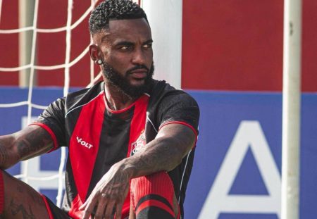 VÍDEO: Vitória apresenta novo uniforme para a temporada 2026