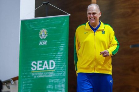 Personalidades e clubes prestam homenagens a Oscar Schmidt