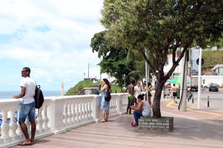 Salvador deve ter fim de semana com sol entre nuvens e chuvas isoladas