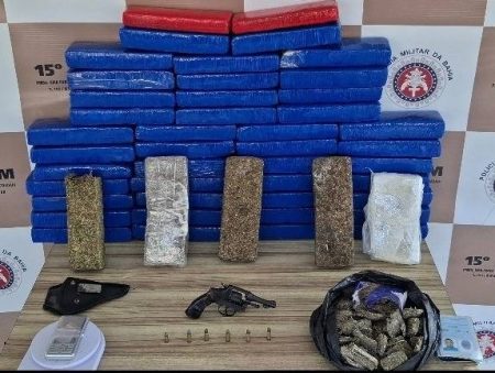 PM apreende mais de 50 kg de drogas e arma em Itabuna