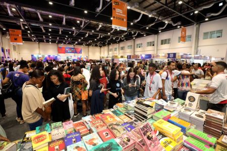 Último dia da Bienal do Livro Bahia 2026: confira a programação desta terça-feira (21)