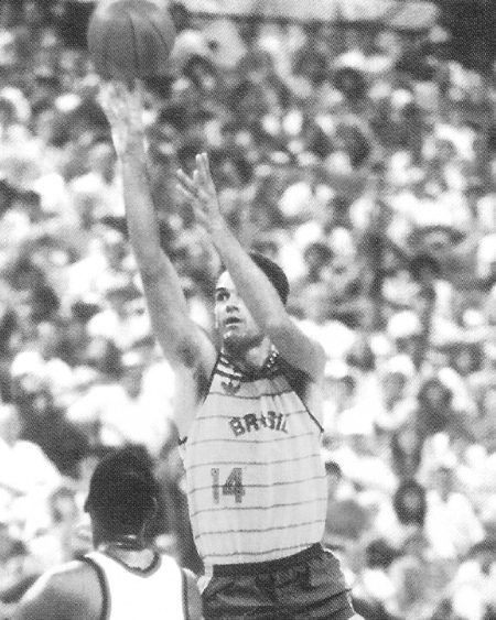 Ícone do basquete brasileiro, Oscar Schmidt morre aos 68 anos