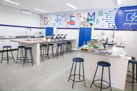 Projeto usa cultura afro-brasileira para transformar alfabetização em escola de Salvador