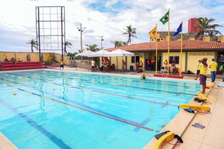 Salvador lança projeto de piscina assistida para crianças com autismo