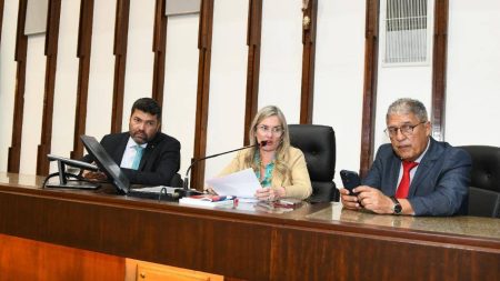 ALBA aprova reajuste para professores e pacote com 22 propostas em sessão