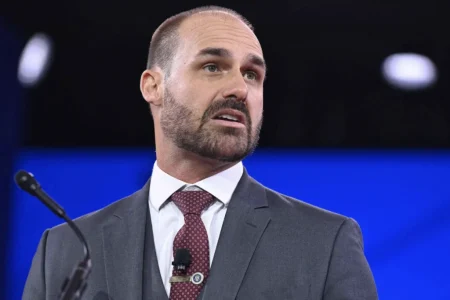 Mendonça pede vista e suspende julgamento de Eduardo Bolsonaro no STF