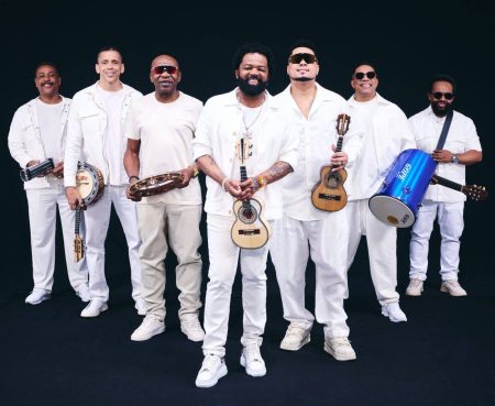 Xande de Pilares e Grupo Revelação anunciam turnê com show em Salvador
