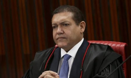 Nunes Marques toma posse como presidente do TSE em 12 de maio