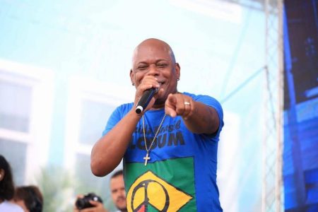 Olodum anuncia saída de Narcizinho Santos