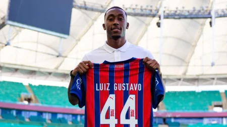 Zagueiro de R$ 32 milhões desce para o sub-20 após falta de espaço no profissional do Bahia