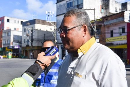 Prefeitura faz blitz de alcoolemia com condutores do transporte público em Salvador