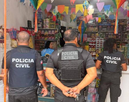 Polícia apreende 72 mil fogos clandestinos em operação na Bahia