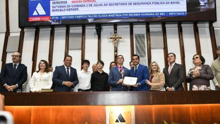 Alba homenageia Marcelo Werner com Comenda 2 de Julho