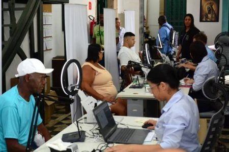 Bairro de Salvador recebe mutirão gratuito com mais de 80 serviços de cidadania e saúde