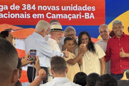 Lula faz entrega na Bahia e anuncia expansão do ‘Minha Casa, Minha Vida na Bahia’