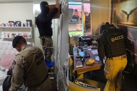 Psicoterapeuta com mais de 400 mil seguidores é alvo de operação por abuso sexual e estelionato em Salvador