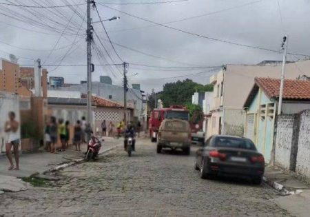 Tragédia em Serrinha: Três irmãos morrem em incêndio e mãe é presa por abandono