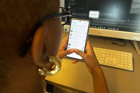 Câmara aprova projeto que libera propaganda política por WhatsApp e SMS e limita multas eleitorais