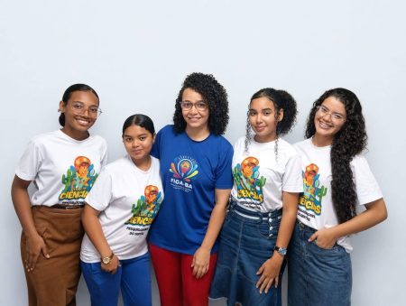 Estudantes baianas vencem olimpíada científica com bioplástico feito de manga
