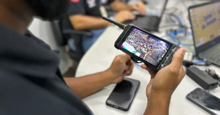 Reconhecimento facial ajuda a capturar dois foragidos durante festa em Teixeira de Freitas