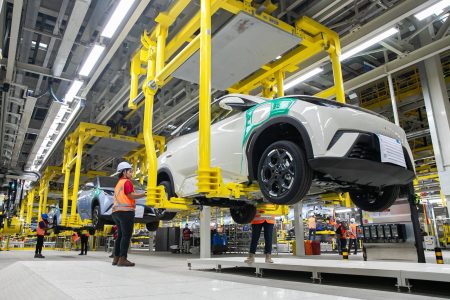 BYD abre mutirão de emprego com 150 vagas para fábrica em Camaçari