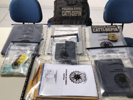 Polícia cumpre mandados na Bahia em investigação sobre fraude de R$ 64 milhões