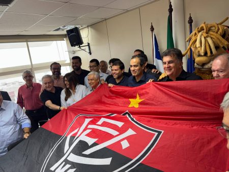 Fábio Mota alfineta rival ao defender modelo do Vitória em lançamento da Arena Barradão