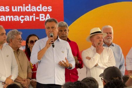 Rui Costa critica governo Bolsonaro e celebra reabertura da Fafen na Bahia