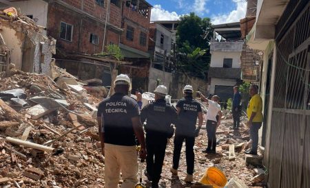 Prédio que desabou e matou três trabalhadores em Salvador deixa 12 famílias fora de casa