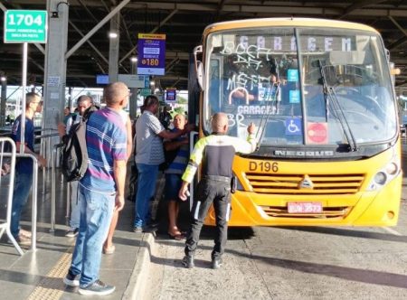 Salvador amanhece sem ônibus apesar de decisão judicial por frota mínima