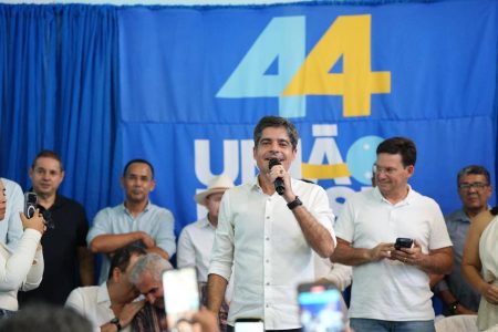 ACM Neto reúne apoiadores no Oeste e critica saúde pública da Bahia